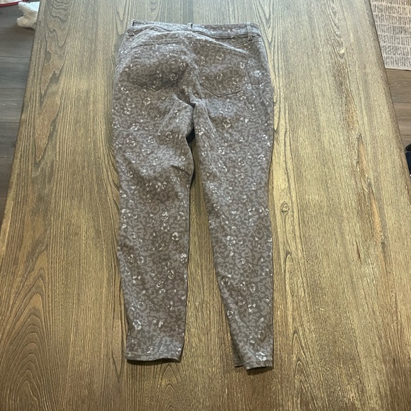 Talbots Jegging Jeans Pockets Casual Stretch Denim Leopard Print Gray Size 8P - Picture 11 of 12